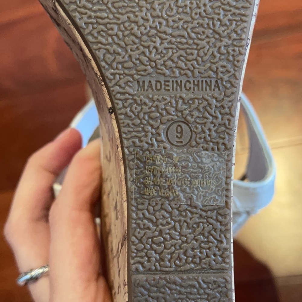 Coach and Four Womans White Wedges Size 9 - Picture 6 of 13